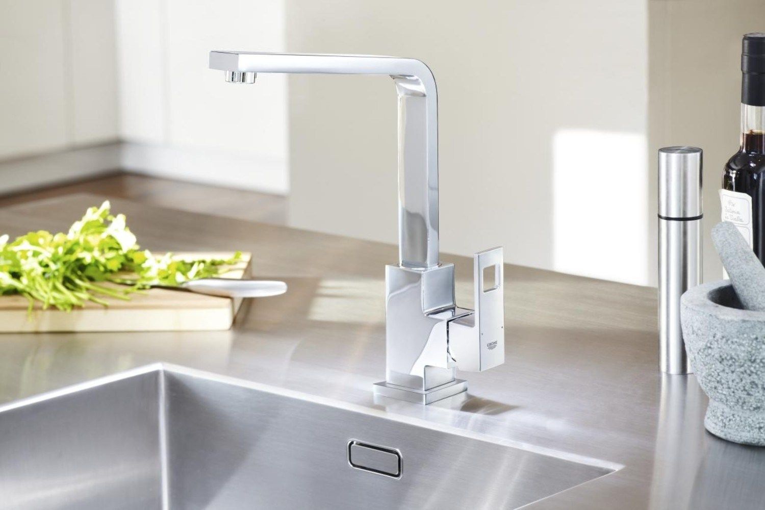Смеситель для кухни с одним отверстием и поворотным изливом Grohe Eurocube ARCH-00034861 - Вид №1