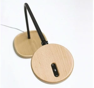 Manade Регулируемая настольная светодиодная лампа из дерева Loola