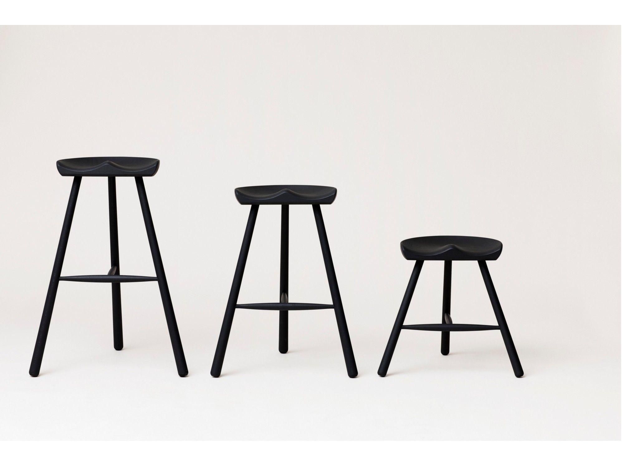 Низкий стул из бука с подставкой для ног Form & Refine Shoemaker Chair™ ARCH-00008657 - Вид №4