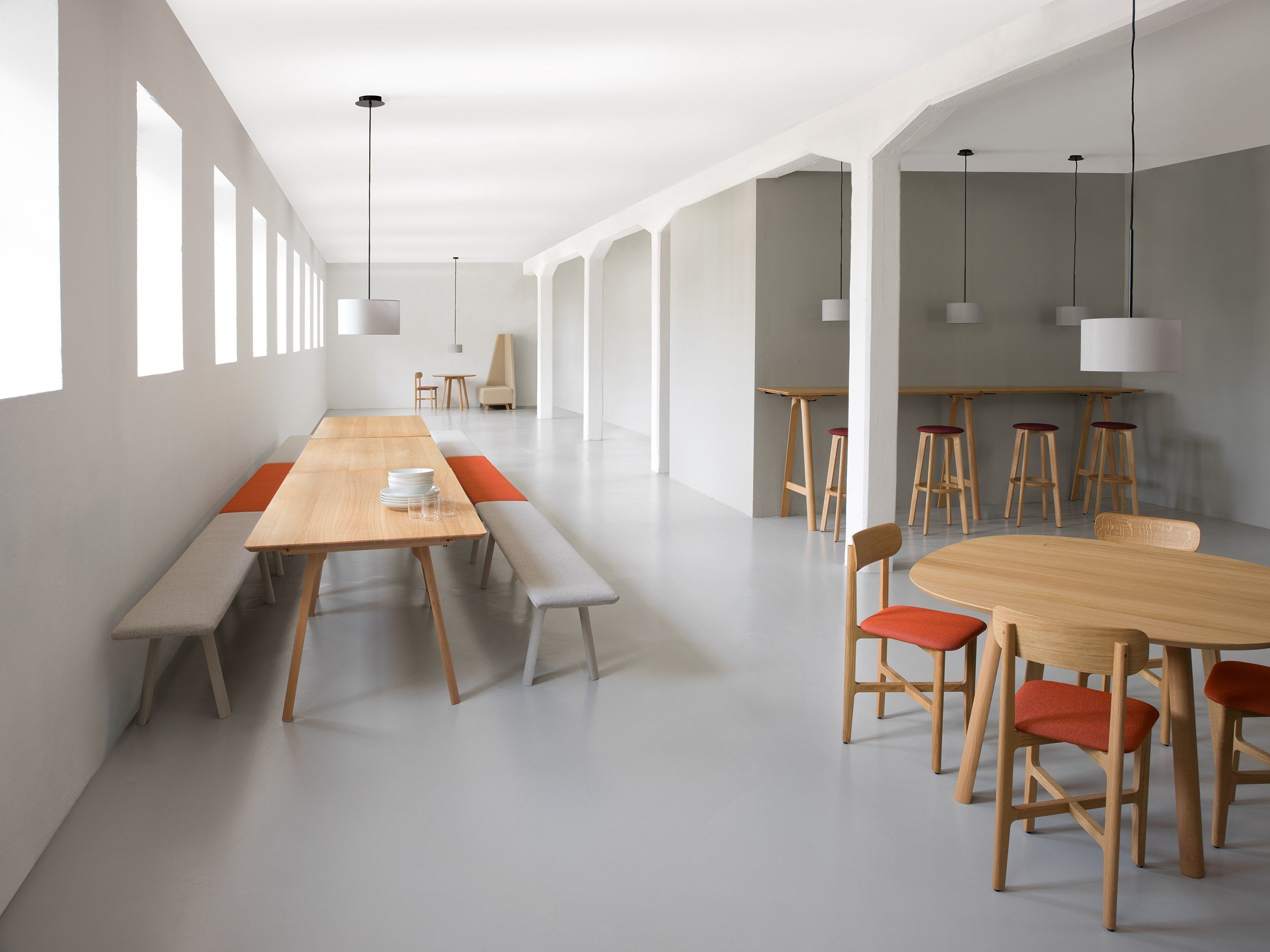 Мягкая скамейка из массива дерева ZEITRAUM ARCH-00135344 - Вид №3