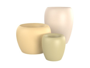 Яркий низкий садовый горшок