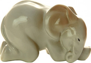 1050888 Императорский фарфоровый завод Скульптура "Слонёнок спящий" Фарфор твердый