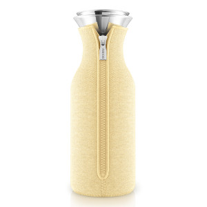 567995 Графин fridge в неопреновом текстурном чехле, 1 л, желтый Eva Solo