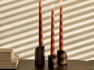 Подсвечник из красного дерева