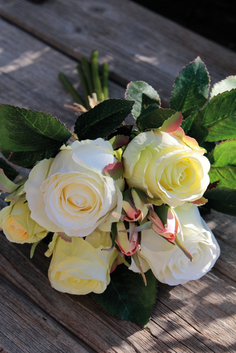 2607 788 a3 Искусственный букет роз, 7-цветков, 28 см, бежево-зеленый H-andreas  - Вид №6