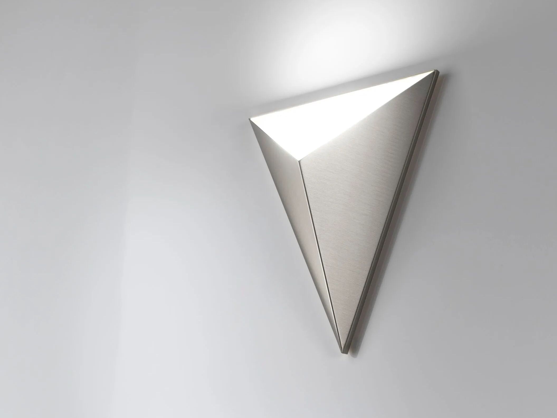 Латунный светодиодный настенный светильник CVL Luminaires Tetra ARCH-00115398 - Вид №2