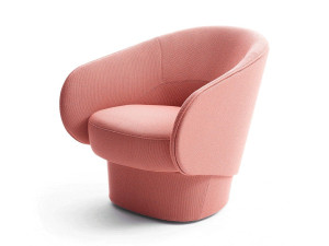 Тканевое кресло с подлокотниками