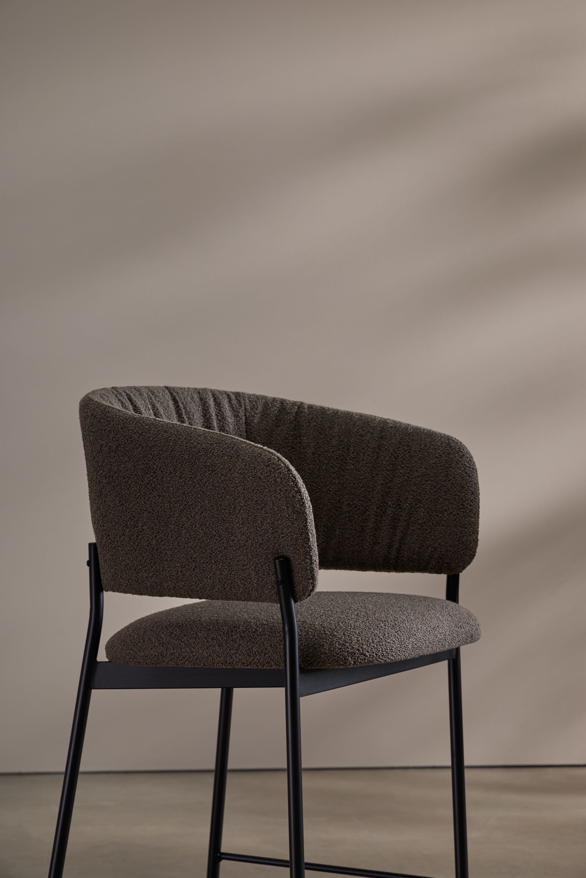 Высокий тканевый мягкий стул с подлокотниками Blasco&Vila RC Metal Soft ARCH-00068789 - Вид №7