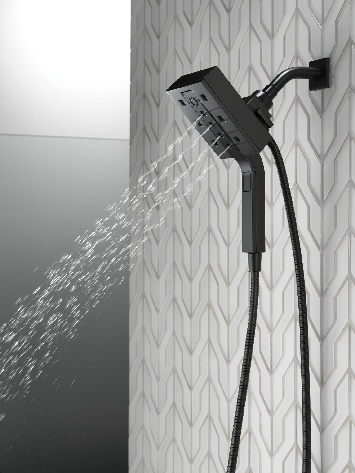 58473-BL25 H2Okinetic® In2ition® Душ два в одном с 4 настройками Delta Faucet Universal Showering Матовый черный  - Вид №8
