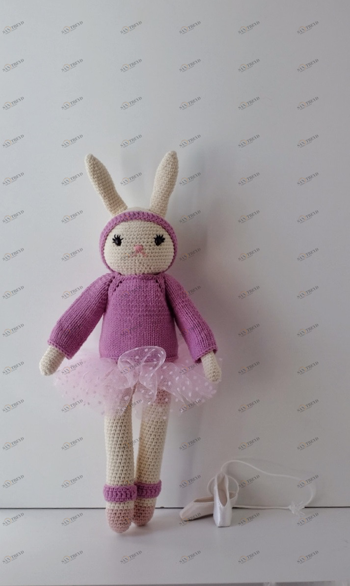 Игрушка Зайка Балеринка "Бэтти" ALABUSHEK TOYS ВЯЗАНЫЕ ИГРУШКИ 017031 Белый;малиновый 