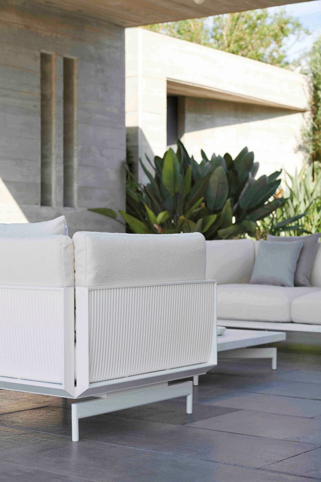 Фарфоровый квадратный садовый столик GANDIABLASCO волны ARCH-00028769 - Вид №22