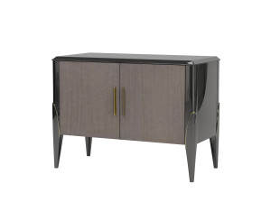 Деревянный шкаф с распашными дверцами