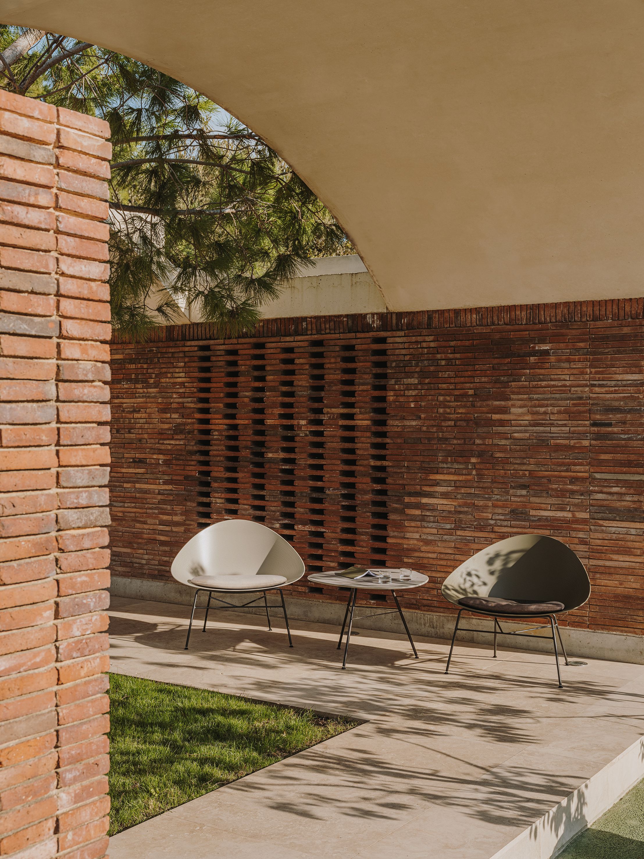 Тканевое кресло с 4 ножками Arper Adell ARCH-00086147 - Вид №1