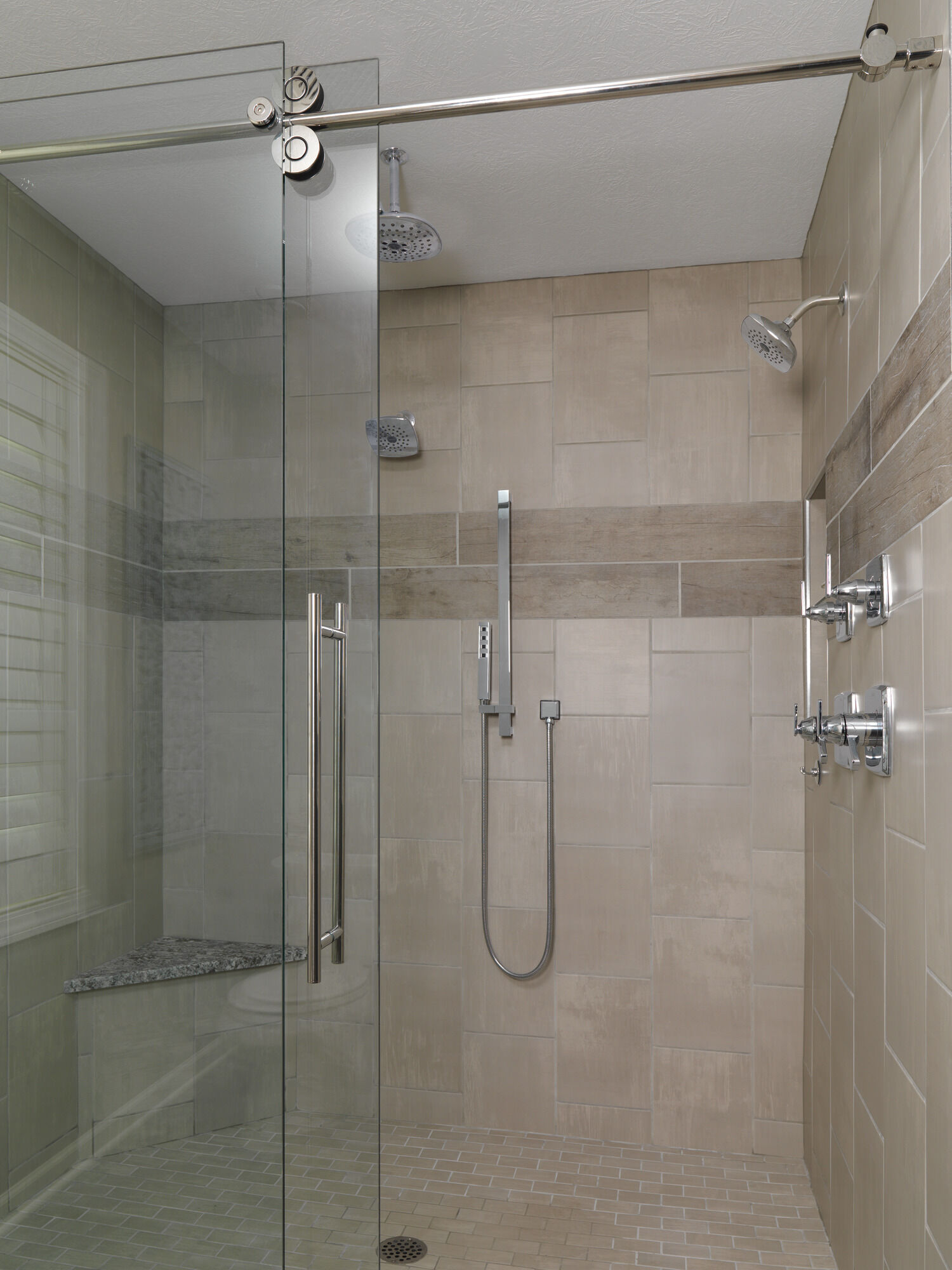 T11864-BL 3-позиционная регулировка 2-портового дивертора Delta Faucet Ashlyn Матовый черный  - Вид №5