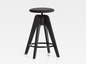 Регулируемая по высоте деревянная табуретка с мягким сиденьем