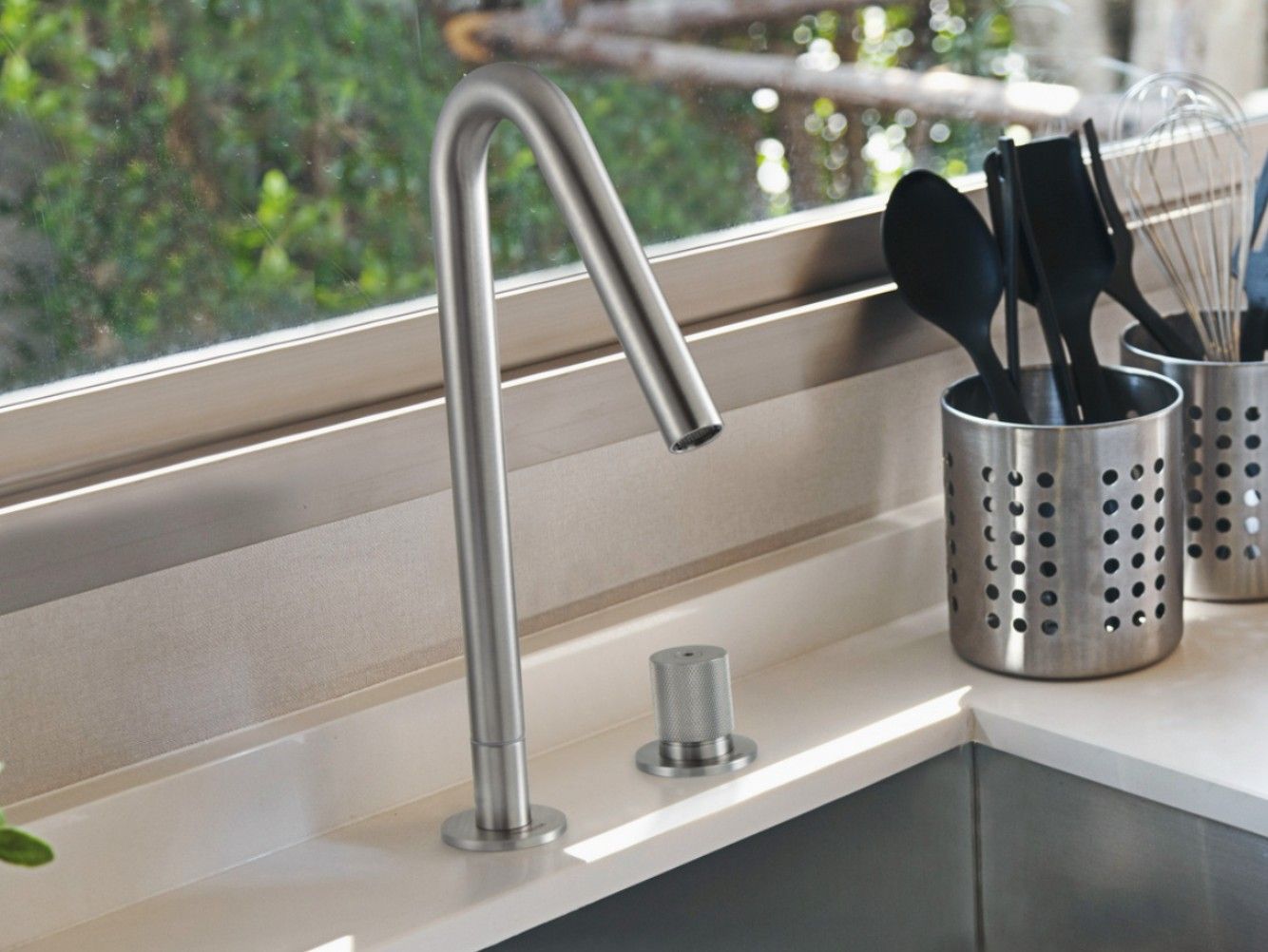 Смеситель для кухни с 2 отверстиями из нержавеющей стали Rubinetterie Treemme 22 мм ARCH-00054366