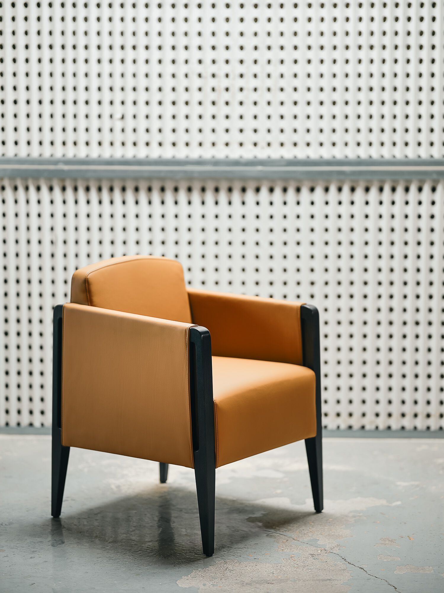 Кожаное кресло с подлокотниками More Contract Sam ARCH-00073167 - Вид №1