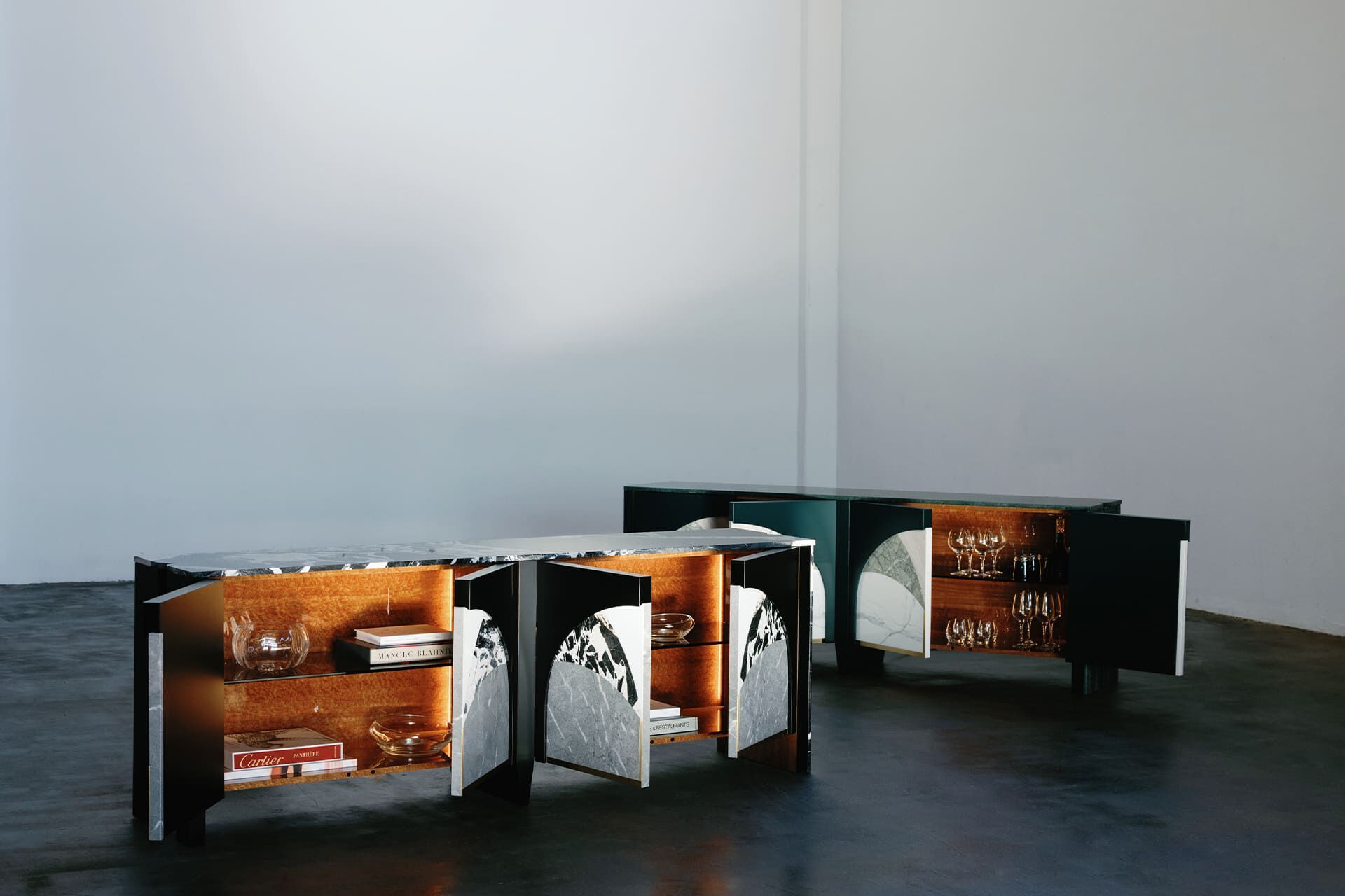 Мраморный шкаф с распашными дверями Greenapple Biloba ARCH-00040275 - Вид №3