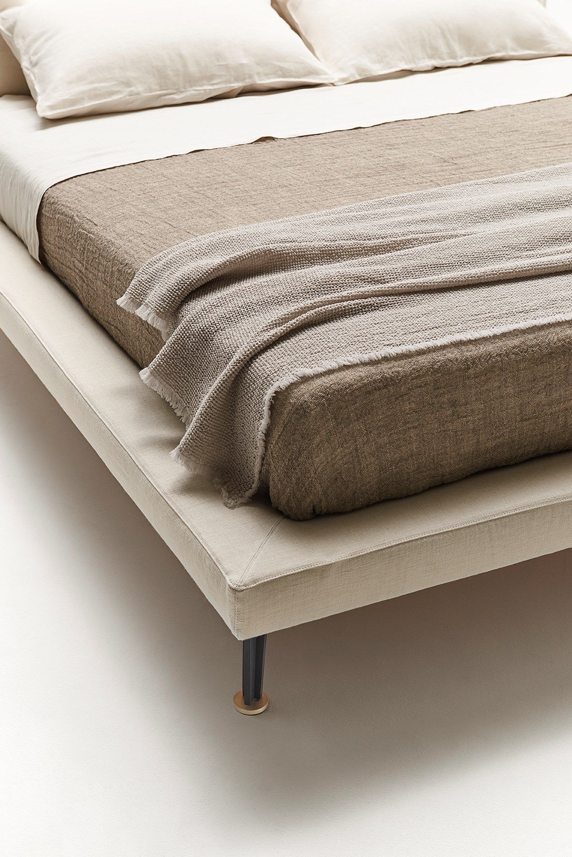 Двуспальная кровать из ткани Living Divani Floyd ARCH-00101550 - Вид №2