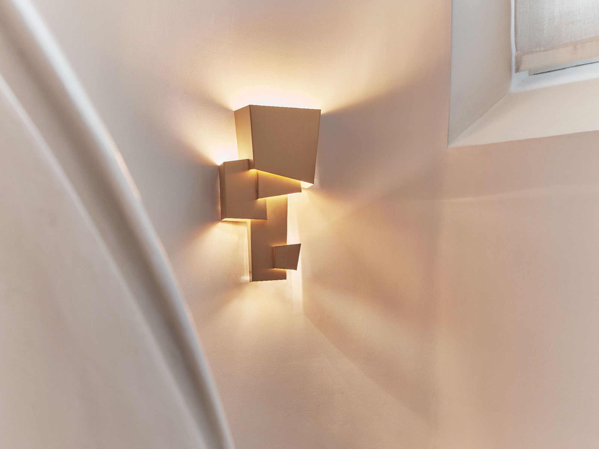 Латунный светодиодный настенный светильник In Stock DCW ARCH-00068620 - Вид №4