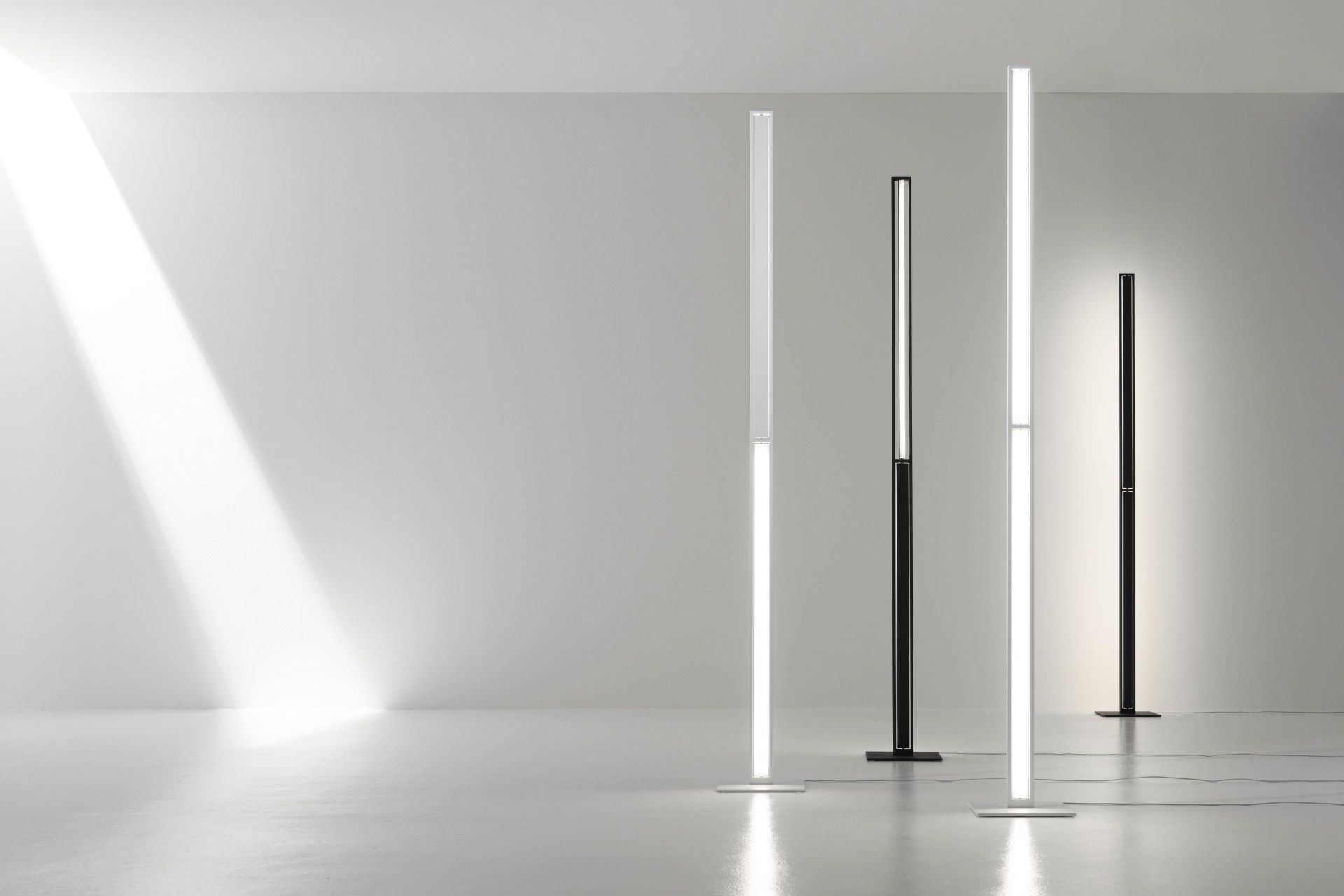 Алюминиевый регулируемый светодиодный торшер Stilnovo Планшет ARCH-00142004 - Вид №1