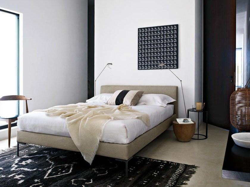 B&B Italia Двуспальная кровать из ткани с мягким изголовьем Charles sun-id-1457410 - Вид №3