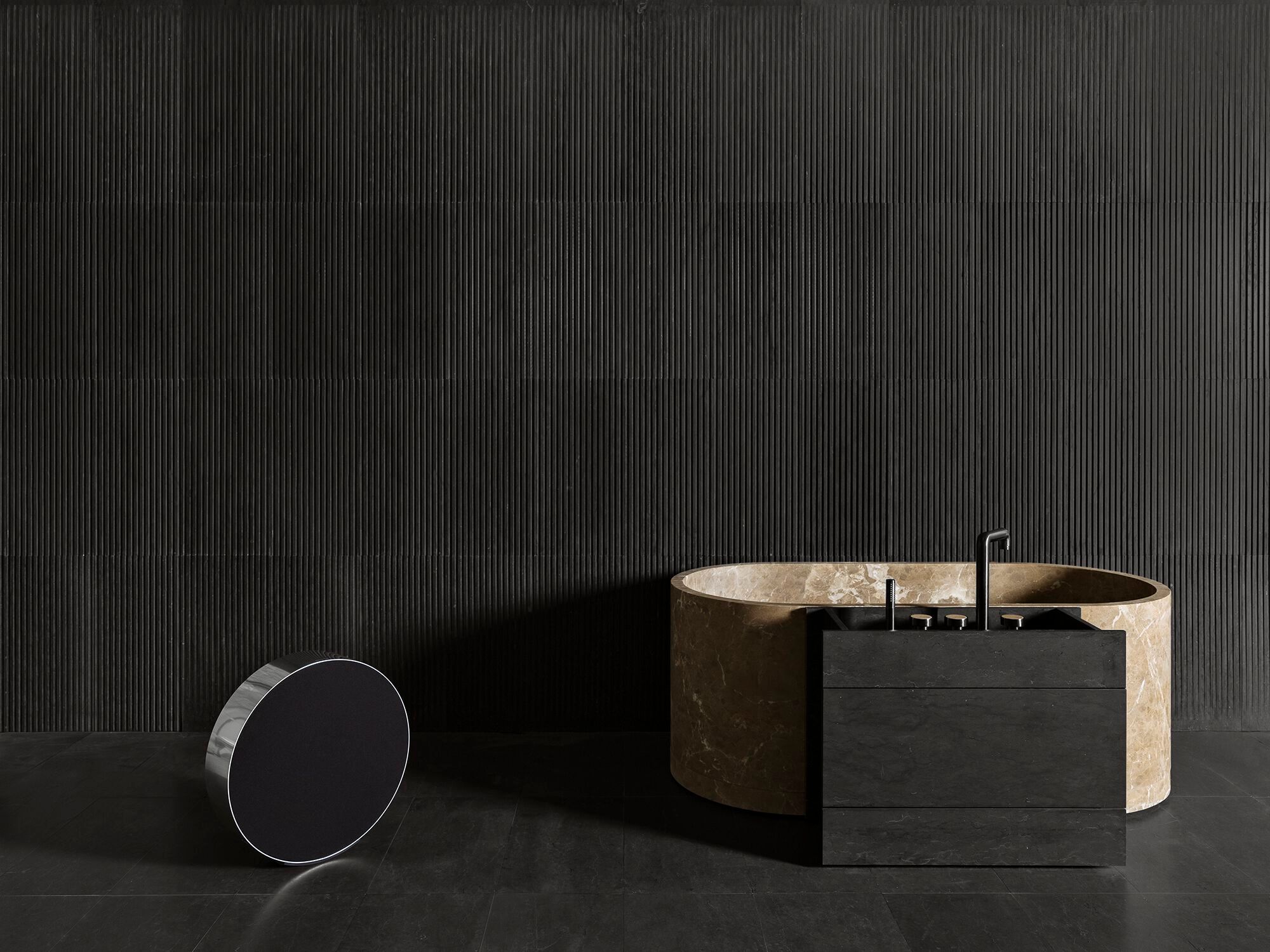 Мраморная овальная ванна в центре комнаты LUCE DI CARRARA Passage ARCH-00054615 - Вид №1