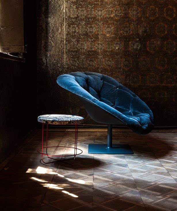 Moroso Круглый журнальный столик из полиэфирной смолы со стальным основанием sun-id-1456689 - Вид №1