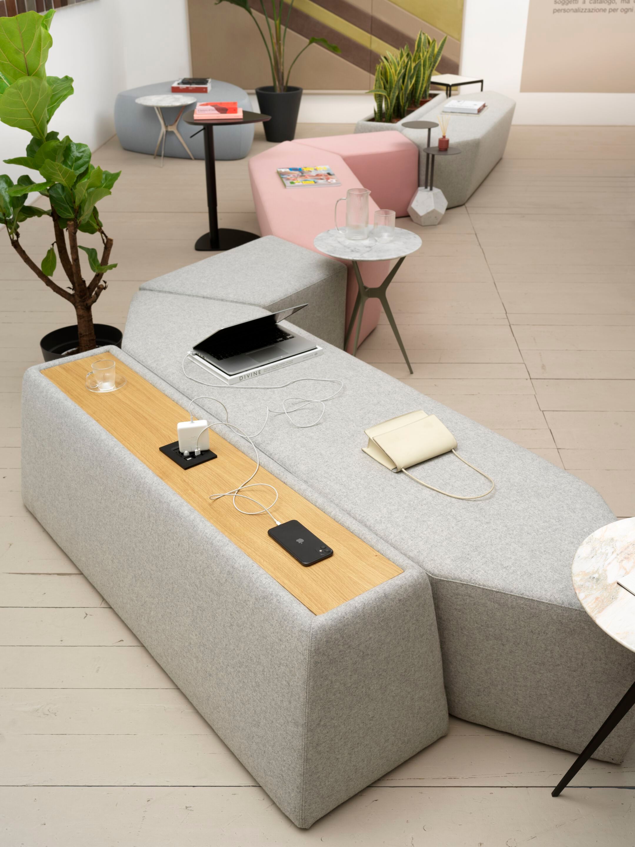 Тканевая мягкая скамейка с электрифицированным верхом SITIA Rocks ARCH-00091779 - Вид №1