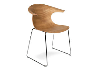 Деревянный стул с подлокотниками