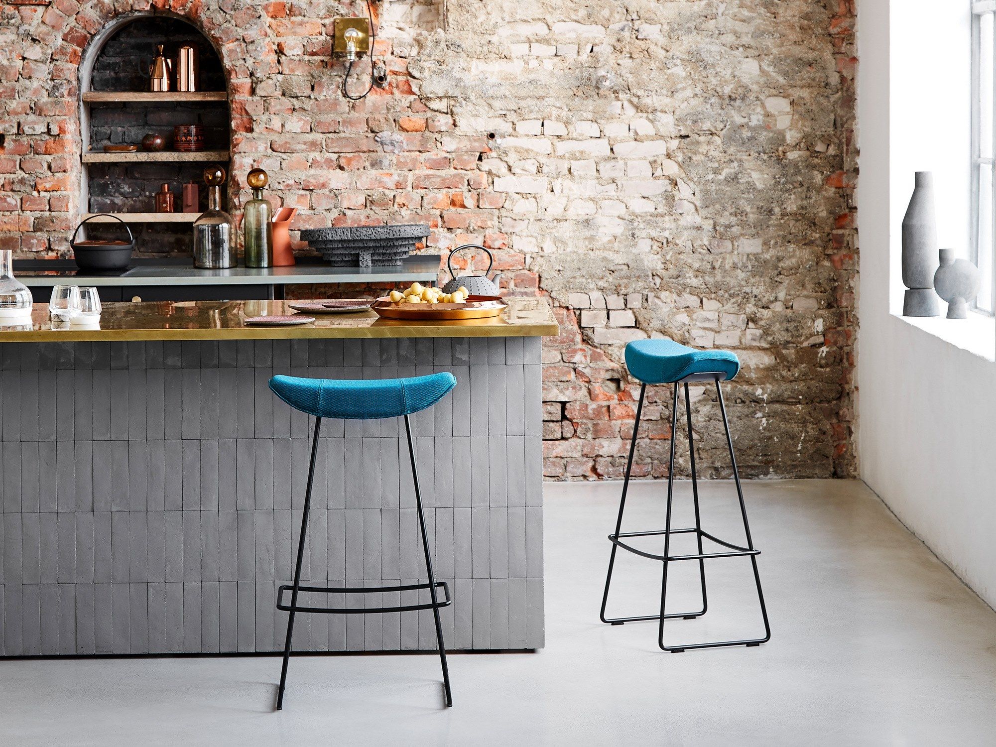 Кожаный низкий мягкий табурет Freifrau KYA STOOL SEAT WIRE FRAME ARCH-00149843 - Вид №4