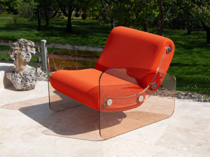 Кресло с подлокотниками