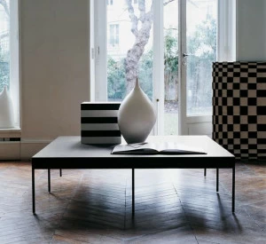 Maxalto Низкий квадратный журнальный столик из массива дерева Ebe