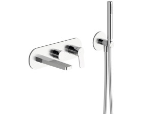 Наружная настенная ванна с ручным душем