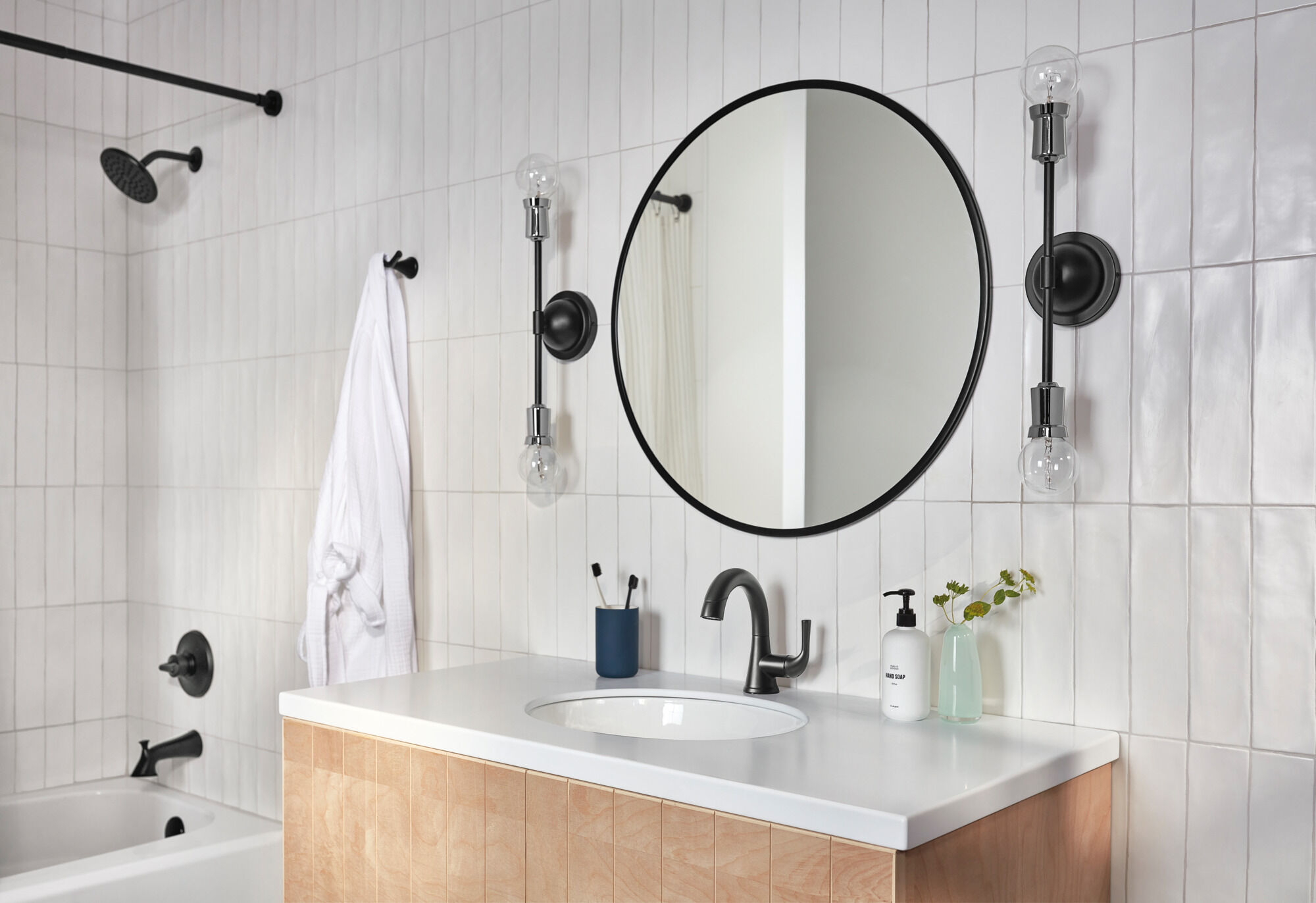 T14433-BL Для ванны и душа Monitor 14 Series Delta Faucet Kayra Матовый черный - Вид №2