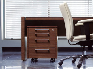 Меламинированный офисный комод с колесами