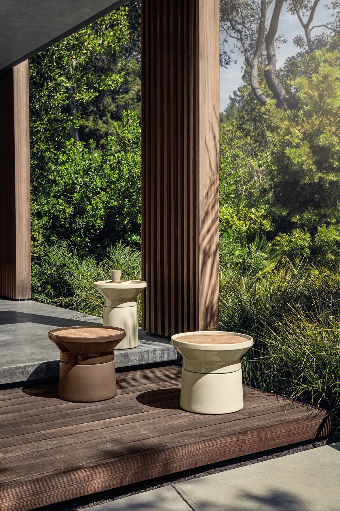 Круглый керамический журнальный столик с тиковым верхом Gloster COSO ARCH-00134381 - Вид №4