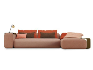 Тканевый диван с полуостровом