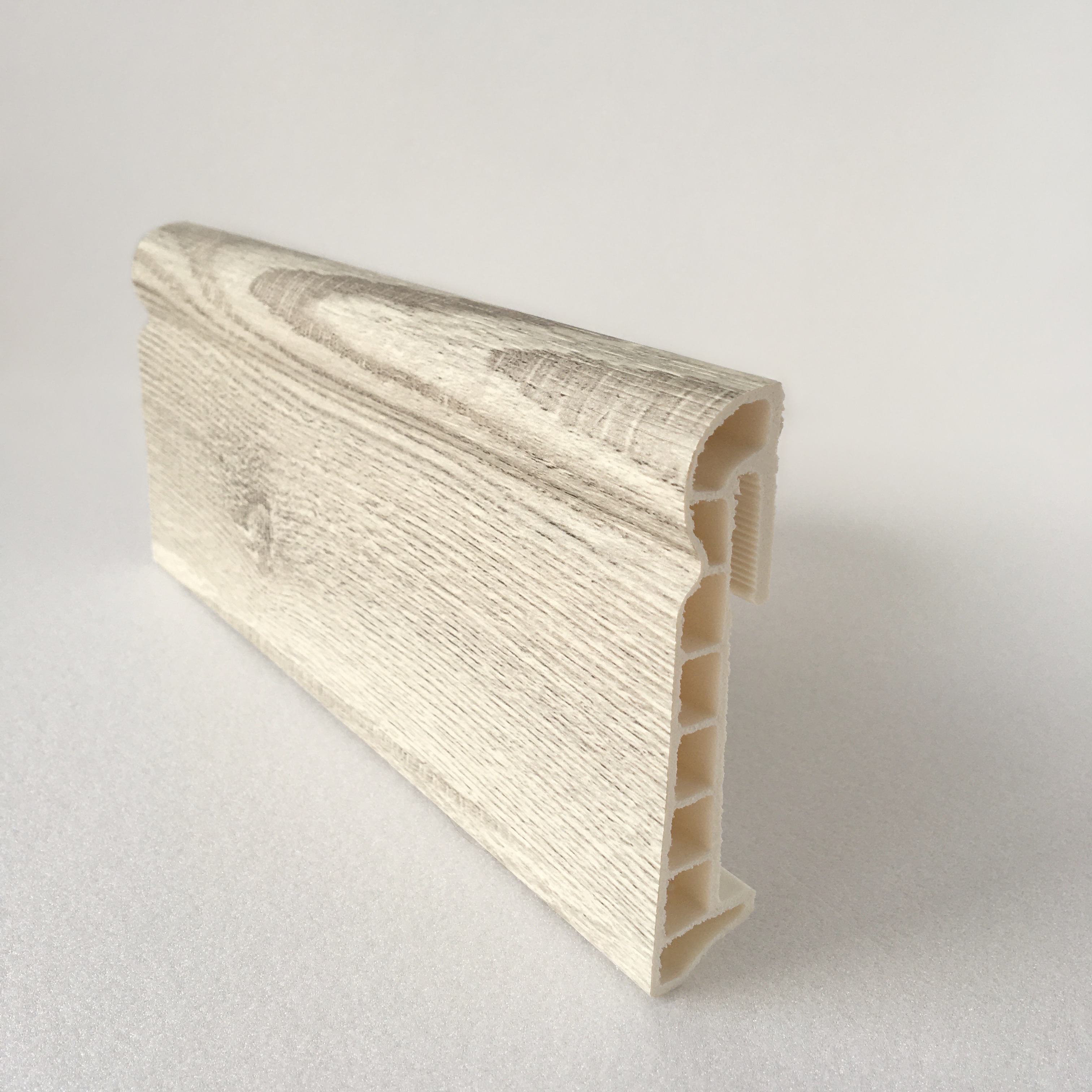 Напольный плинтус  Дуб Адамас 85мм DEKOR PANEL DP087