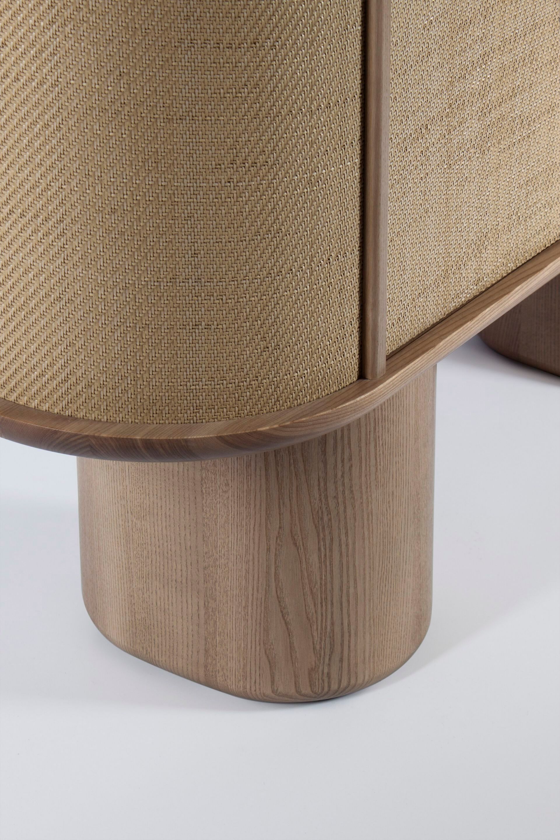 Деревянный шкаф с распашными дверями Biobject HOODOOS ARCH-00000331