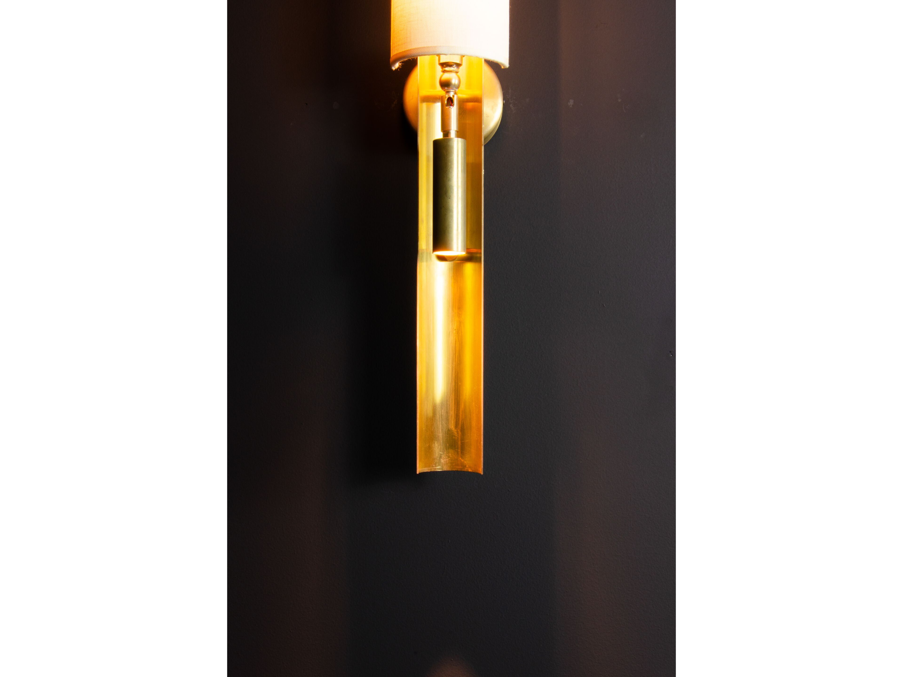 Латунный светодиодный настенный светильник Renzo Serafini VENTOLINA CON SPOT ARCH-00012155 - Вид №1