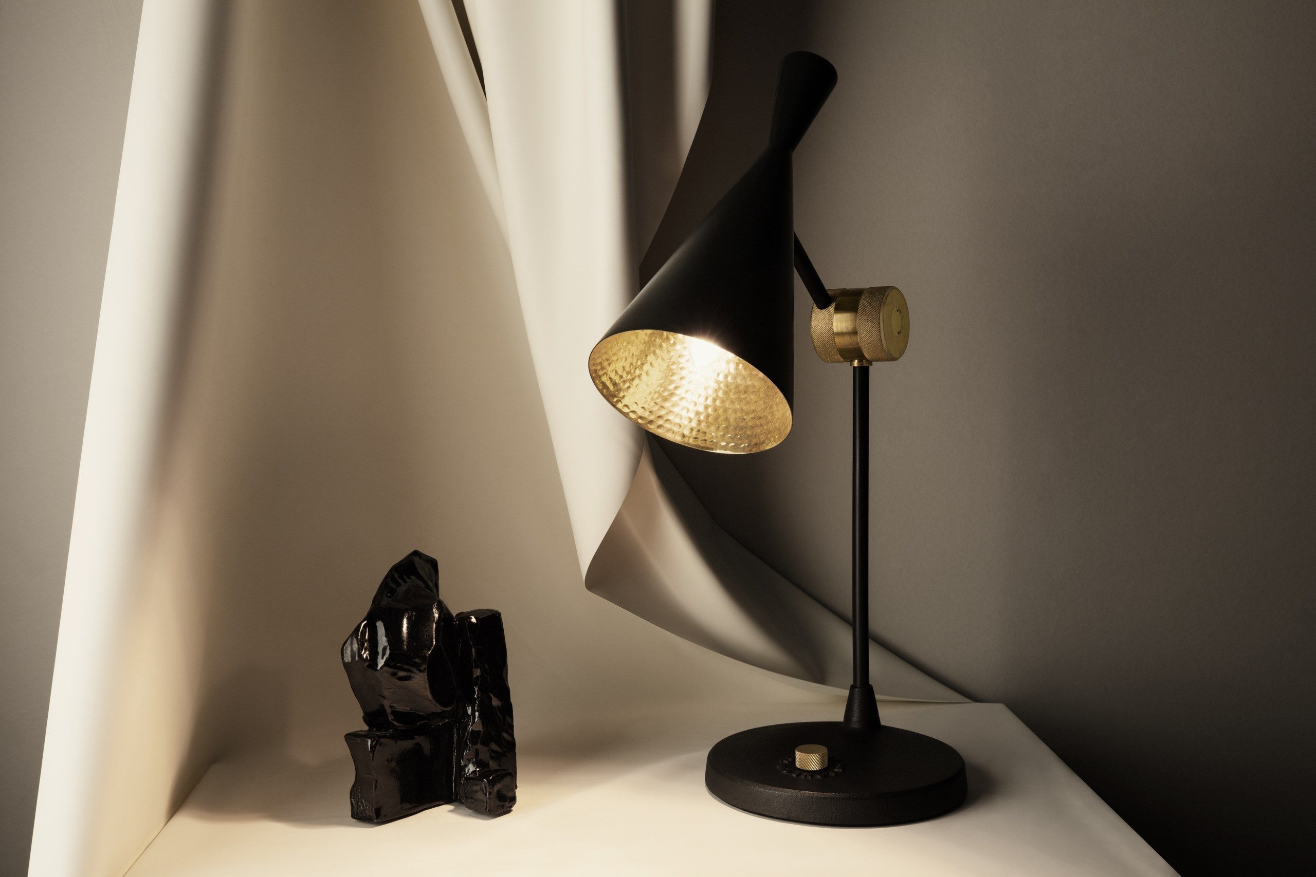 Регулируемая латунная светодиодная настольная лампа Tom Dixon Beat ARCH-00051801 - Вид №5