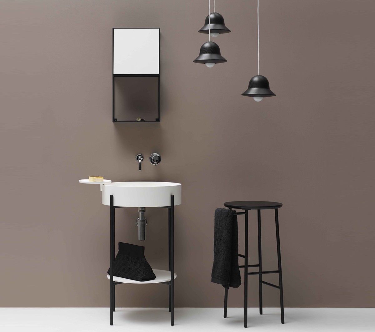 Ex.T Hang Высокий табурет из окрашенного в черный цвет ясеня EXHANGTALLNE Stand - Вид №3