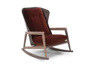 Кресло-качалка из ткани и кожи с подлокотниками и высокой спинкой