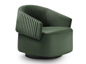 Кожаное и тканевое кресло с подлокотниками