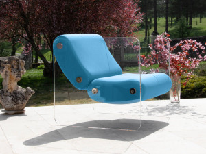 Кресло с подлокотниками