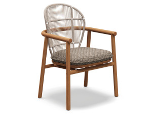 ТИК и веревочный садовый стул с подлокотниками