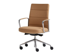 Кожаное вращающееся офисное кресло с регулируемой высотой и колесами