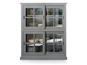 Шкаф из массива дерева с раздвижными дверями