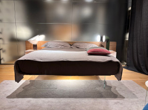 Кровать со встроенными тумбочками